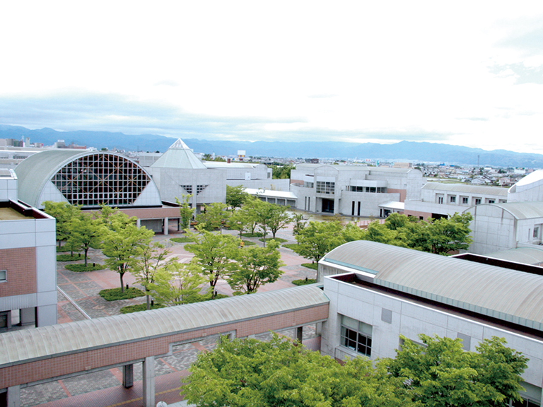 ［会津大学］日本初のコンピュータ理工学専門大学として国内外から多数の優れた教員を擁し、国際社会で通用する人材を育成