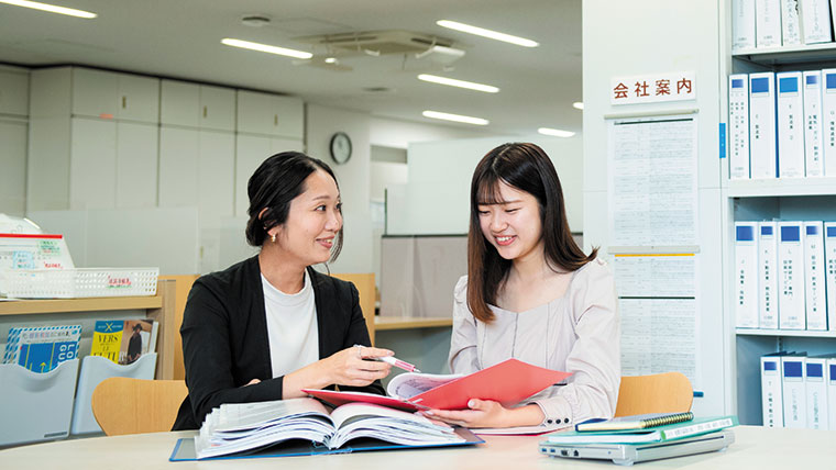 学生1名を教職員2名で支える「Wアドヴァイザー制度」スタート　 「学び」と「キャリア」を接続し、多彩な進路選択をバックアップ―白百合女子大学文学部