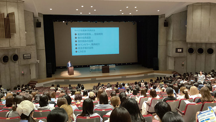 学生1名を教職員2名で支える「Wアドヴァイザー制度」スタート　 「学び」と「キャリア」を接続し、多彩な進路選択をバックアップ―白百合女子大学文学部