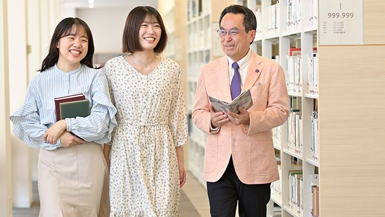 1年次からの徹底したキャリア教育と、　バリエーション豊富な「社会連携プロジェクト」で　“なりたい自分”を見いだし、成長できる4年間に　実践女子大学