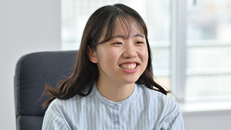1年次からの徹底したキャリア教育と、　バリエーション豊富な「社会連携プロジェクト」で　“なりたい自分”を見いだし、成長できる4年間に　実践女子大学