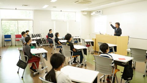 小学生対象でフランス語・スペイン語の体験講座『語学ミニレッスンin獨協大学』を開催ー獨協埼玉中学高等学校