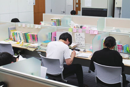 【立正大学法学部】職業への動機づけと丁寧な指導で難関突破に導く