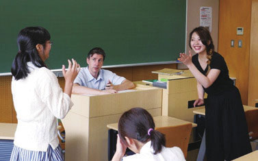 【立正大学文学部】「基礎ゼミナール」で 自己認識を深め、実社会で活躍する。