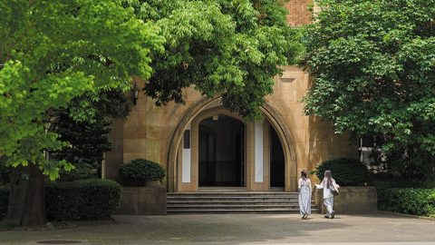 1学年50名の少人数環境のもと独自の「ホーム制度」を運用　活発な対話が教員としての資質を養い社会人としての力量を高めていく─学習院大学 文学部教育学科