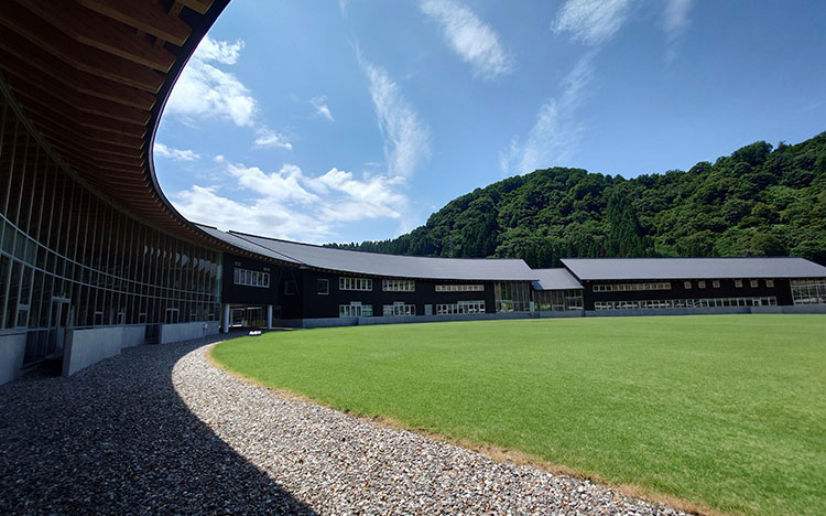 15歳から英語でAI、ロボティクス。　大学受験を意識せず、自分の「好き」に没頭できる─国際高等専門学校