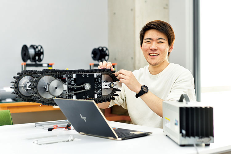 15歳から英語でAI、ロボティクス。　大学受験を意識せず、自分の「好き」に没頭できる─国際高等専門学校