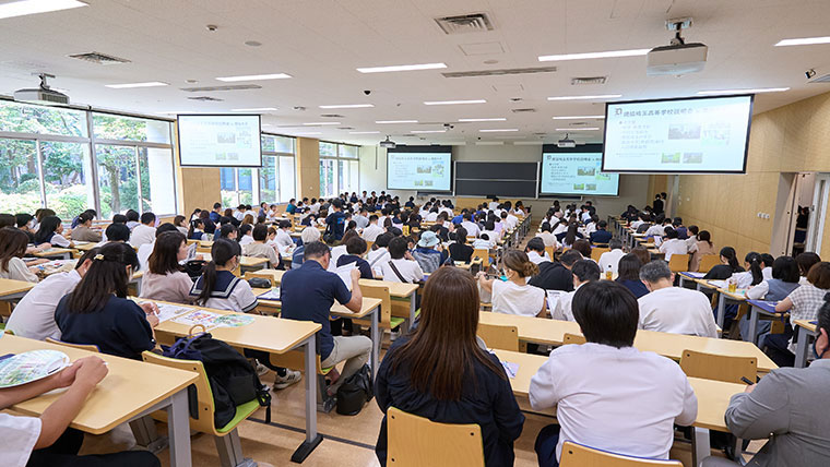 大学キャンパスで高校説明会開催─獨協埼玉高等学校