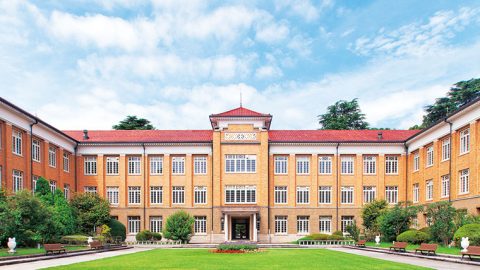 「今」という時代の要請を取り入れ、逆境を〝創造を灯す光〟に変える『変革を担う、女性』を育成。─津田塾大学