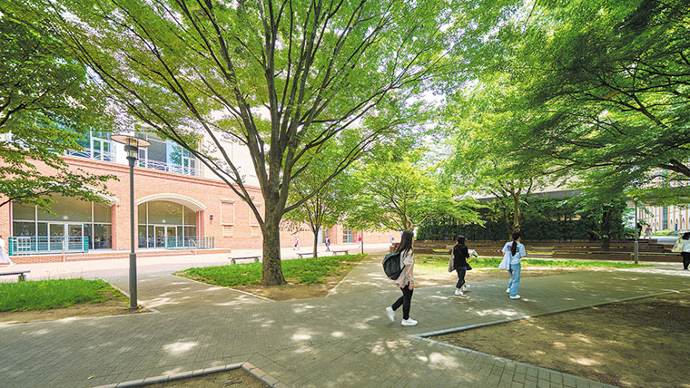 多角的にドイツ語圏を探求し現代を生き抜く実践力を養う【学生インタビュー】─学習院大学ドイツ語圏文化学科