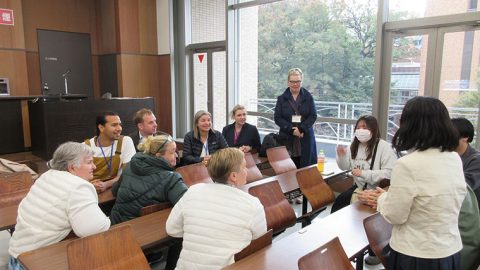 学習院大学にアイスランド教育訪問団　授業見学や文化交流を実施