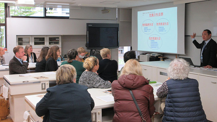 学習院大学にアイスランド教育訪問団　授業見学や文化交流を実施