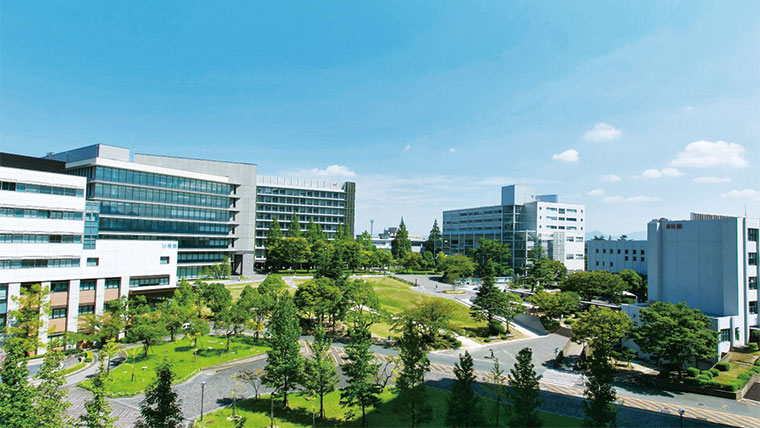 分野を超えて、社会に求められる人材を育てる　学部教育と接続し、学生の可能性を大きく広げる独自のキャリア教育─福岡大学