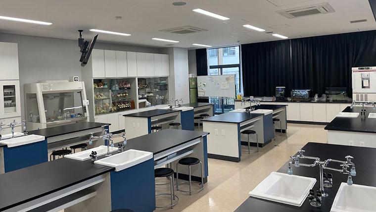 没頭の体験が「学びのエンジン」を創り出す 海城中学・高等学校の校舎は、探究心を鍛え上げる秘密基地 没頭の体験が「学びのエンジン」を創り出す 海城中学・高等学校の校舎は、探究心を鍛え上げる秘密基地