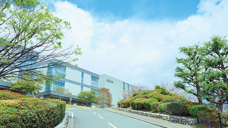 ビジネスとデータサイエンスの融合により 社会が求める新たな価値を創造できる人材養成─関西大学ビジネスデータサイエンス学部 2025年4月開設 ビジネスとデータサイエンスの融合により 社会が求める新たな価値を創造できる人材養成─関西大学ビジネスデータサイエンス学部 2025年4月開設