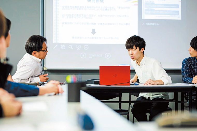 武蔵大学が経済学部ゼミトークを公開 ～古村ゼミ「若者はなぜすぐに会社をやめてしまうのか？」など