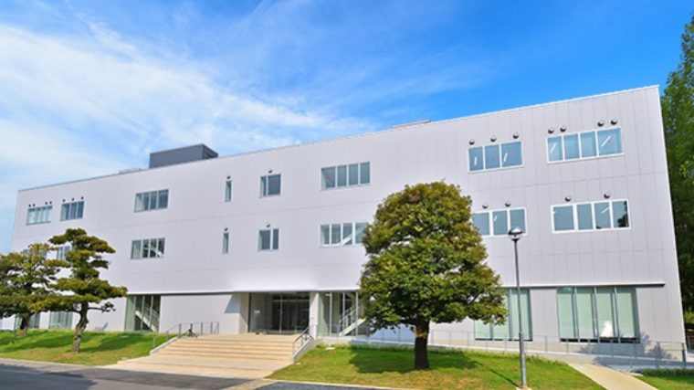 日本工業大学が応用化学科と物理教育の新たな拠点「応用化学棟」を竣工