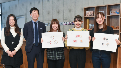札幌大学ウレシパクラブが(株)札幌丸井三越と共同で周年ロゴを制作