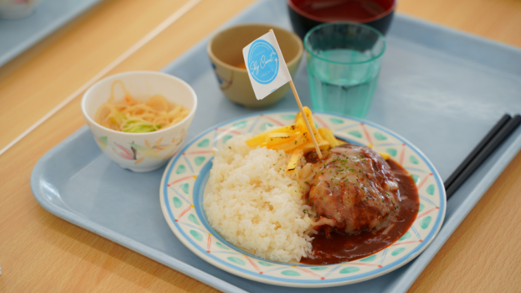 神戸国際大学が在学生企画により学生食堂をリニューアルオープン