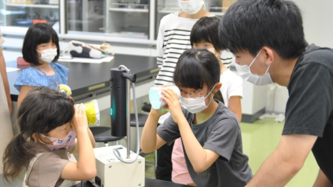 広島国際大学が小中学生向け科学・ものづくり体験イベントを実施