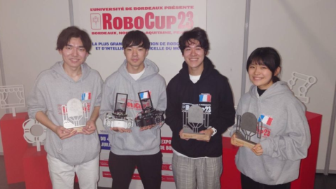 芝浦工業大学附属中学校・高等学校の電子技術研究部が、ロボカップ世界大会で総合優勝