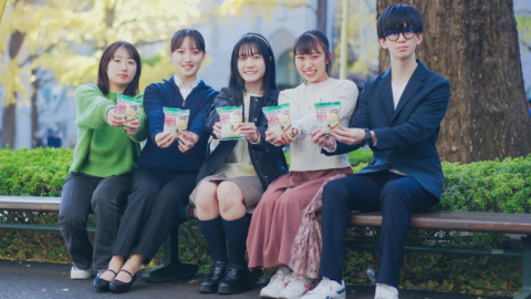 青山学院大学が山崎製パン株式会社と共同企画した「ランチパック（チキンメンチカツ南蛮風＆和風レンコンカレー）」を発売